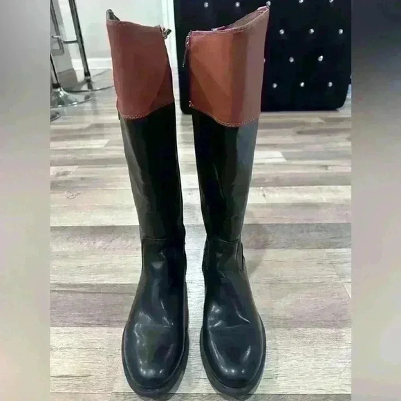 TOMMY HILFIGER two-tone wide calf
Shano Riding Boots - Picture 4 of 6